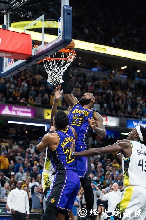 火箭险胜森林狼晋级淘汰赛 马刺力克爵士4连胜